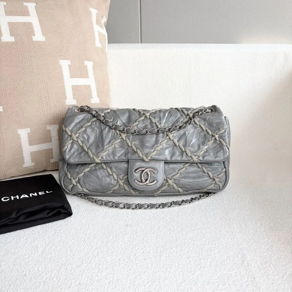 Chanel Women Pre-Loved Bag Very Good Condition - Picture 1 of 9